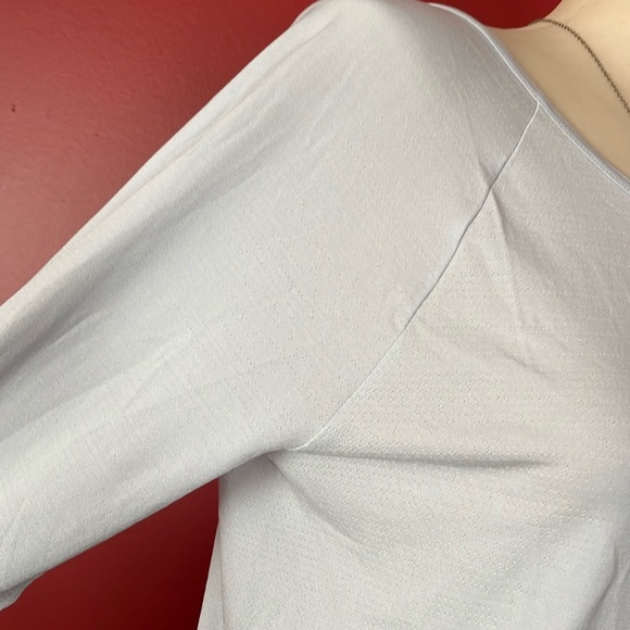 BNWOT light gray scoop neck Under Armour heat gear - Picture 5 of 14